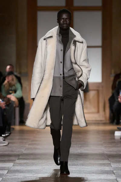 Look 15